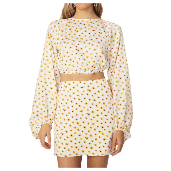 WeWoreWhat Satin Mini Slip Skirt Ditsy Floral Daisies White Revolve XS NWT - Picture 1 of 11